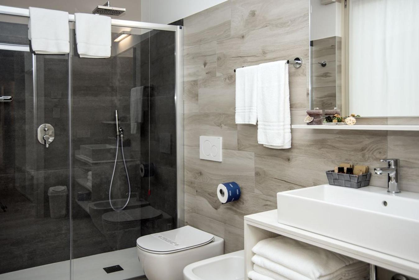 Camelot Appartamenti - Business E Holiday Сан-Мартино-Буон-Альберго Экстерьер фото