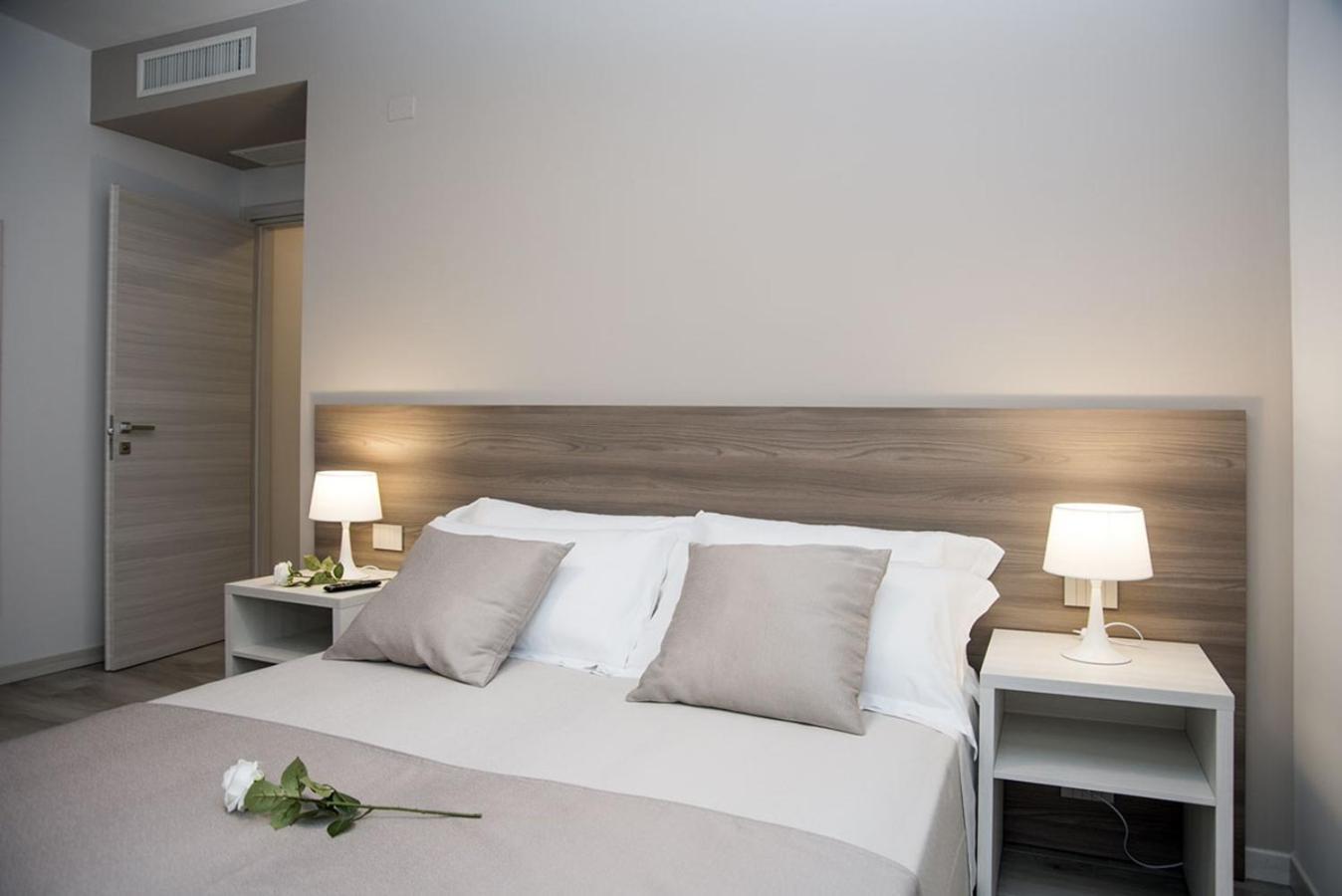 Camelot Appartamenti - Business E Holiday Сан-Мартино-Буон-Альберго Экстерьер фото