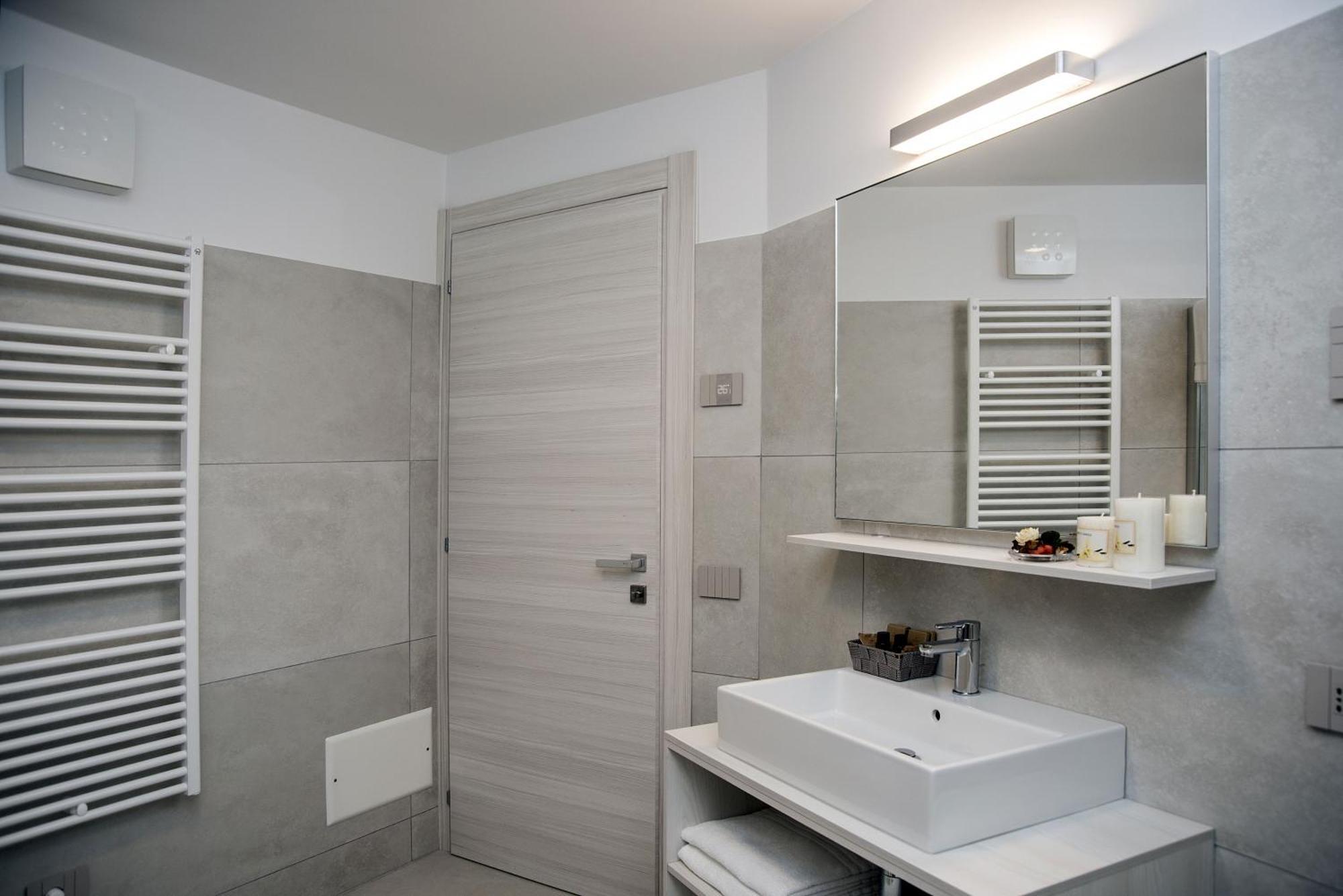 Camelot Appartamenti - Business E Holiday Сан-Мартино-Буон-Альберго Экстерьер фото