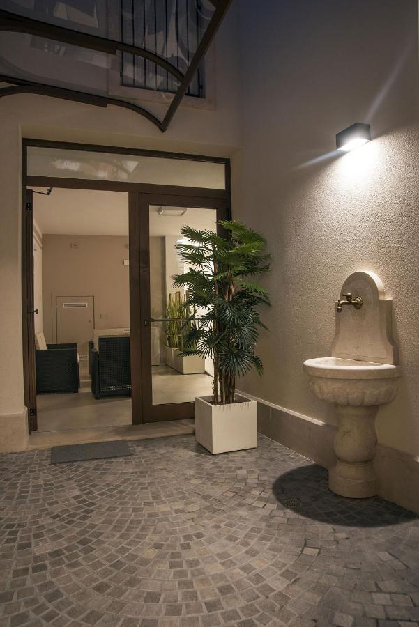Camelot Appartamenti - Business E Holiday Сан-Мартино-Буон-Альберго Экстерьер фото